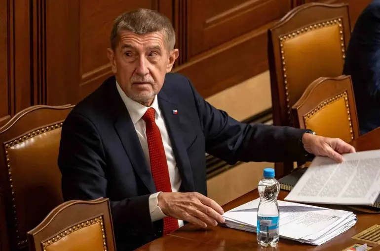Çekya Başbakanı Babis, NATO savunma harcamalarında artışı reddetti

