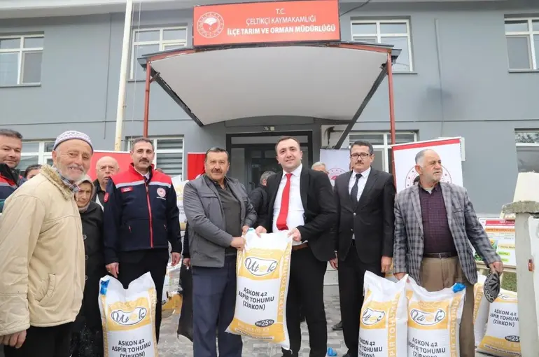 Çeltikçi’de üreticiye aspir tohumu desteği

