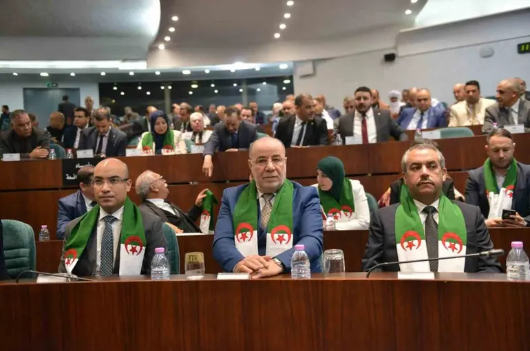 Cezayir’de Fransız sömürgeciliğini suç ilan eden yasa tasarısı oybirliği ile kabul edildi
