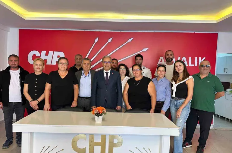 CHP Ayvalık’ta yeni yönetim görev dağılımını yaptı
