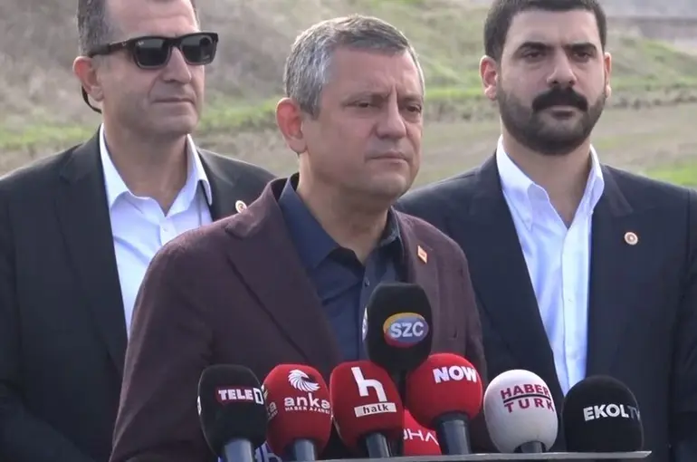 CHP Genel Başkanı Özel’den 39. Kurultay sürecinin iptali talebine tepki
