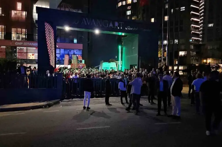 CHP İstanbul İl Başkanlığı çevresinde güvenlik önlemi
