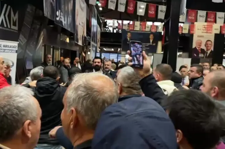 CHP kongresinde basın mensuplarına saldırı
