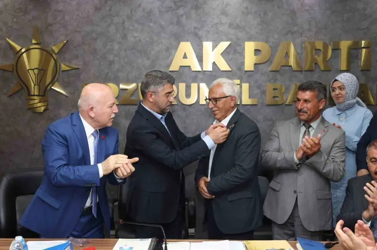 CHP’li meclis üyesi istifa ederek AK Parti’ye geçti
