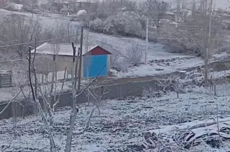 Çiçekdağı ilçesinde Nisan ayında kar yağdı

