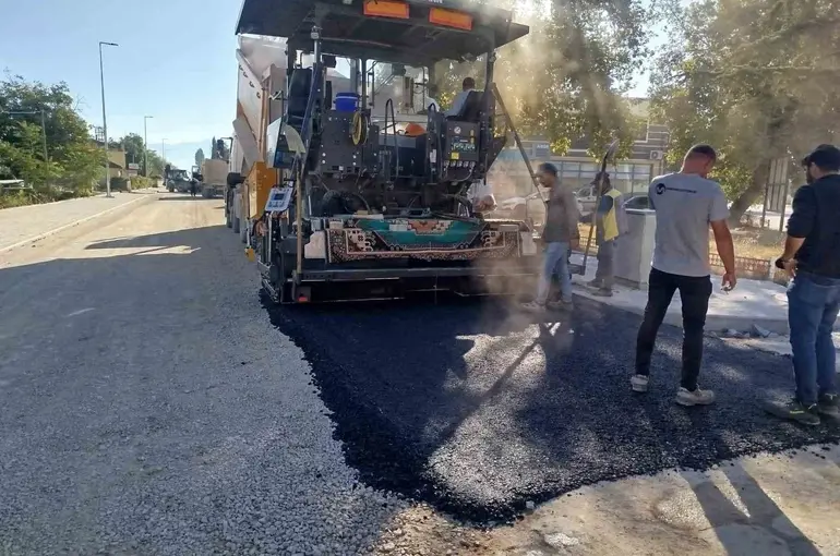 Çivril’de 20 yıllık bekleyişin ardından yol hizmete açıldı
