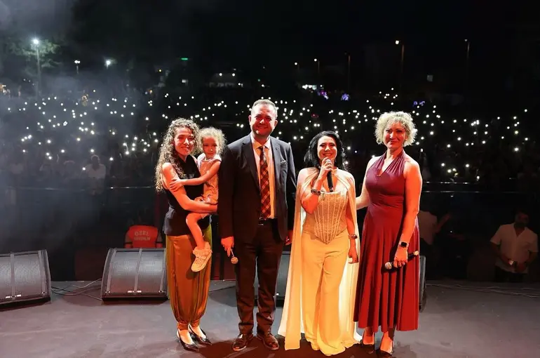 Çivril’de festival coşkusu Ayşe Dinçer ile yaşandı
