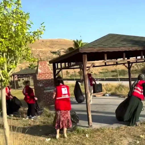 Cizre’de Kızılay gönüllülerinden çevre temizliği seferberliği
