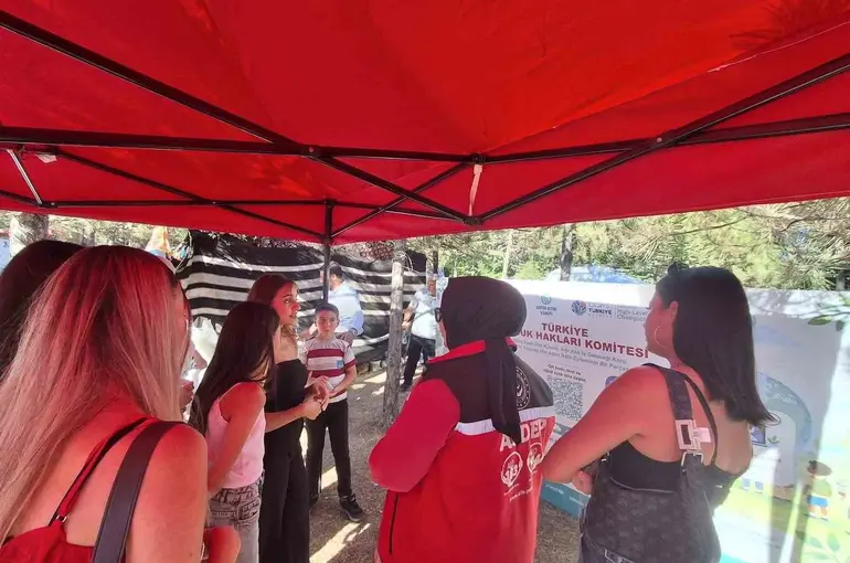Çocuklar iklim değişikliği için seslerini yükseltti
