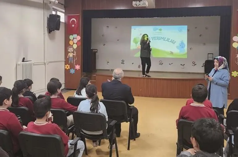 Çocuklara suyun önemi ve verimliliği anlatıldı
