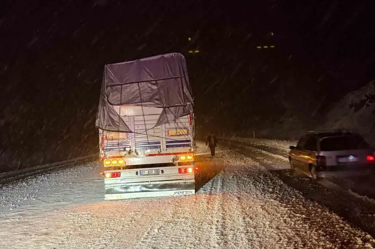 Çorum’da kar yağışı etkili oluyor
