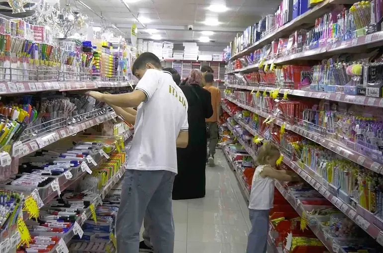 Çorum’da tatilin son gününde okul alışverişi yoğunluğu
