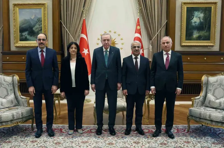 Cumhurbaşkanı Erdoğan DEM Parti heyetini kabul etti
