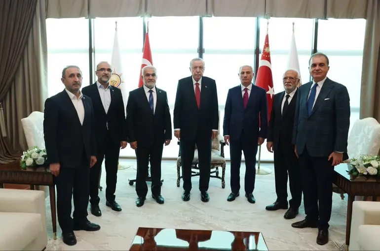 Cumhurbaşkanı Erdoğan, HÜDA PAR Genel Başkanı Yapıcıoğlu’nu kabul etti
