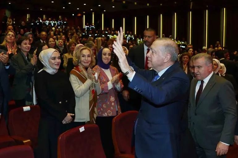 Cumhurbaşkanı Erdoğan: "Kadına el kaldıranın eli de, vicdanı da kararmıştır"
