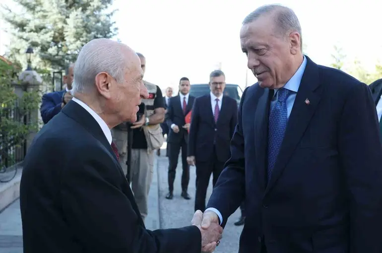 Cumhurbaşkanı Erdoğan, MHP Lideri Bahçeli ile bir araya geldi
