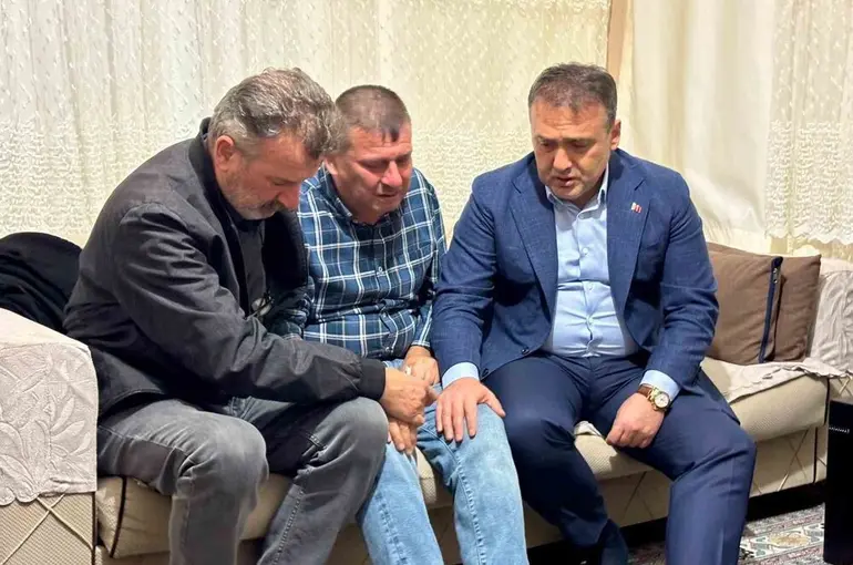 Cumhurbaşkanı Erdoğan, şehit babası ile telefonda görüştü
