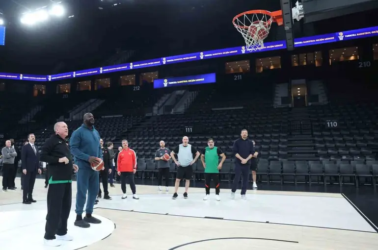 Cumhurbaşkanı Erdoğan, Shaquille O’Neal ile basketbol oynadı
