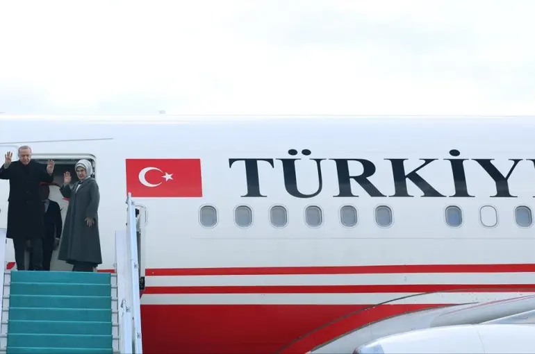 Cumhurbaşkanı Erdoğan Türkiye'ye döndü