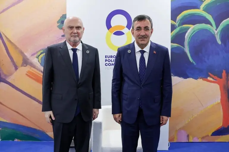 Cumhurbaşkanı Yardımcısı Yılmaz, Norveç Başbakanı Store ile görüştü
