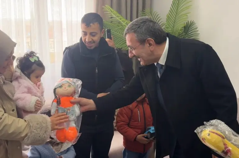 Cumhurbaşkanı Yardımcısı Yılmaz Şahinbey’de sosyal konutları inceledi
