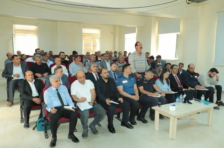 Çüngüş’te muhtarlar toplantısı düzenlendi
