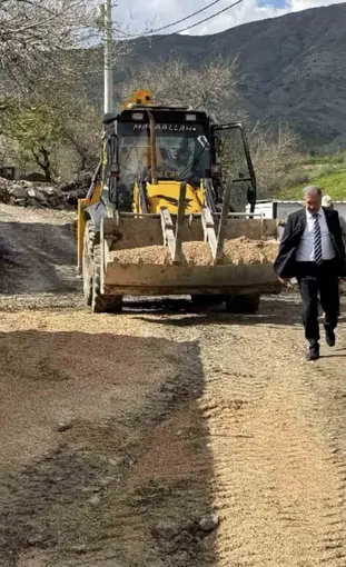 Çüngüş’te yol yapım çalışmaları devam ediyor
