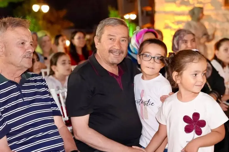 Darende’de nostalji sineması ve karaoke gecesi düzenlendi
