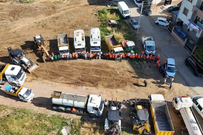 Darıca’da 6 müdürlüğün katılımıyla kapsamlı yaz temizliği sürüyor
