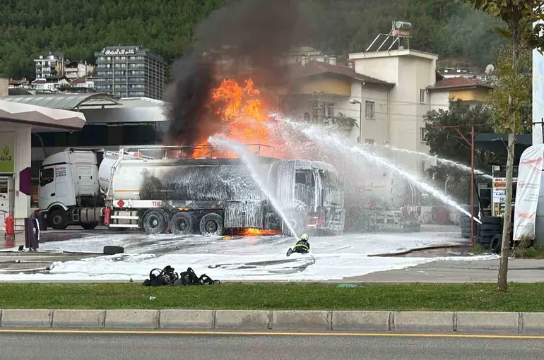Denizli’de akaryakıt istasyonunda patlama; 1 ağır yaralı
