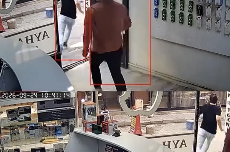 Deprem anı kameralara yansıdı
