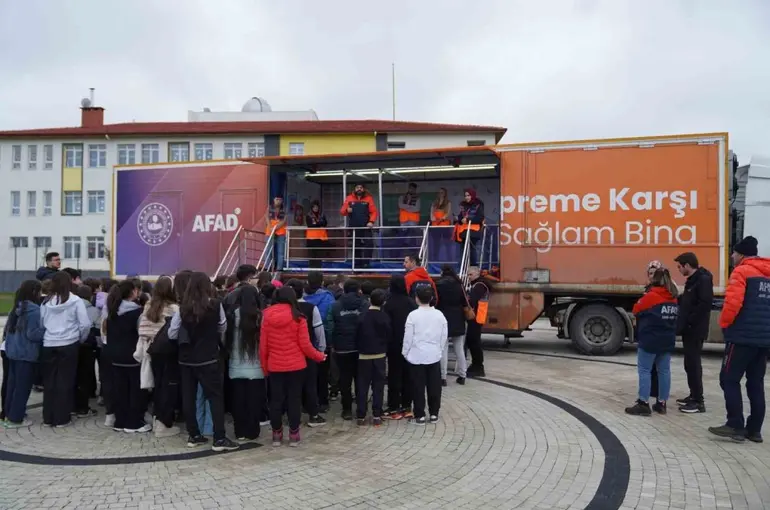 Deprem Simülasyon Tırı Atakum’da
