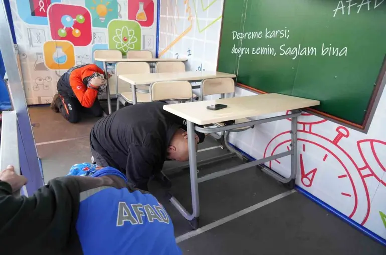 Deprem Simülasyon Tırı Samsun’da eğitimlere başladı
