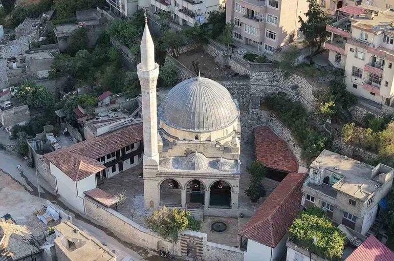 Depremde hasar alan 5 cami yeniden ibadete açılıyor
