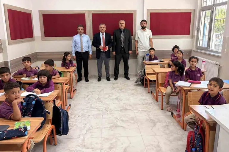 Depremde yıkılan Küçüklü İlkokulu yeni binasında eğitim-öğretime başladı
