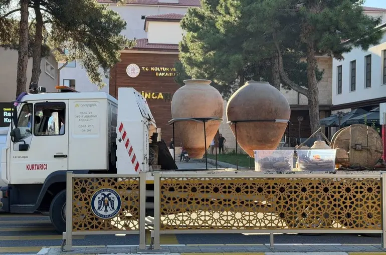 Depreme dayanıksız binadan tarihi eserler çıkarılıyor: Erzincan Müzesine taşınıyor

