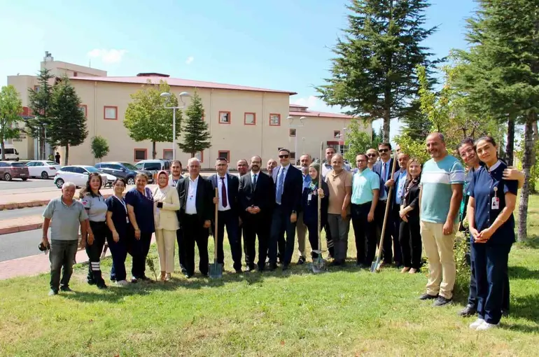 Devlet Hastanesi’nde ağaçlandırma seferberliği
