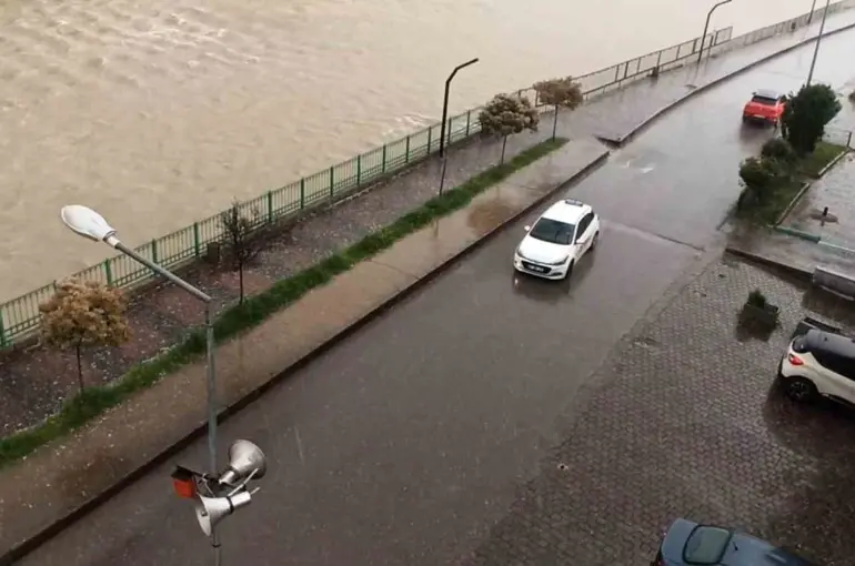 Devrek’te misket büyüklüğünde dolu yağdı
