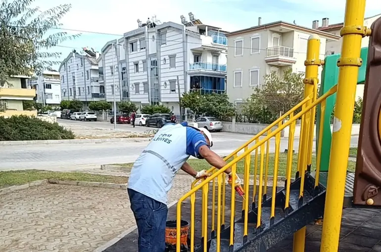 Didim Belediyesi’nden parklarda genel bakım çalışması
