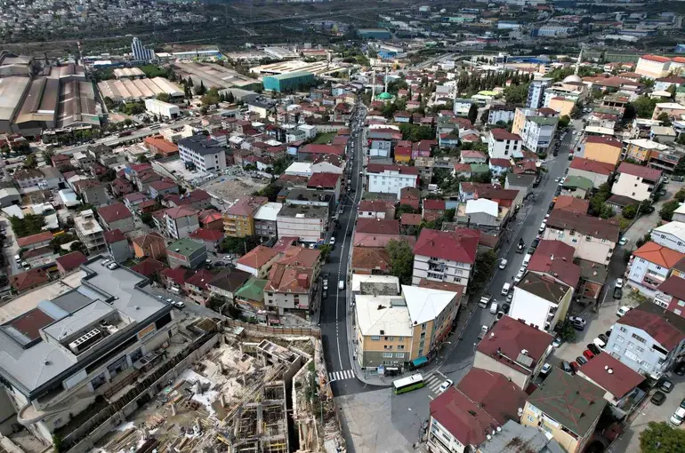 Dilovası’nda yollar yenileniyor, ulaşımın rahatlatılması hedefleniyor
