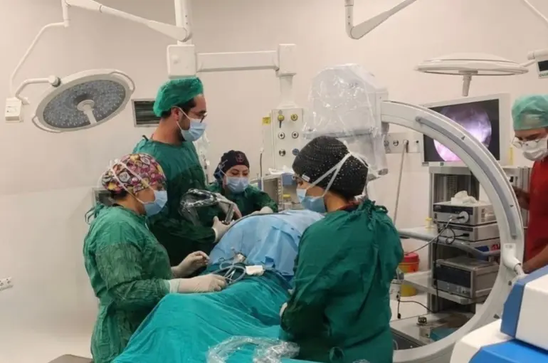 Dinar Devlet Hastanesinde bir ilk gerçekleştirildi
