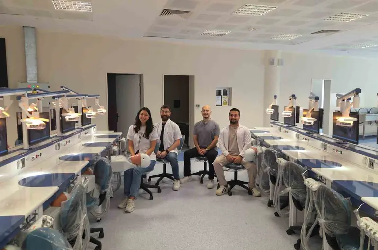 Diş hekimliği öğrencileri kliniğe mankenler üzerinde hazırlanacak
