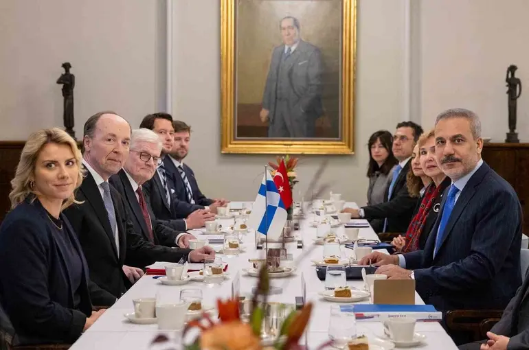 Dışişleri Bakanı Fidan, Finlandiya Parlamento Başkanı Halla-aho ile bir araya geldi
