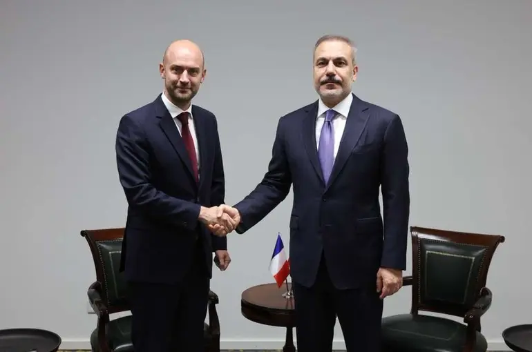 Dışişleri Bakanı Fidan, Fransa Dışişleri Bakanı Barrot ile görüştü
