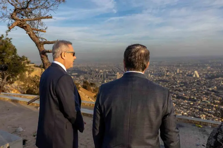 Dışişleri Bakanı Fidan, Kasyun Dağı’nda Şam’ı seyretti
