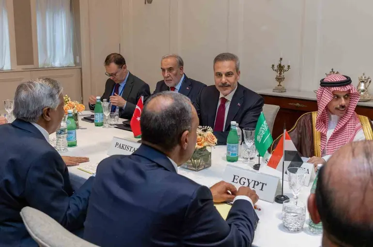 Dışişleri Bakanı Fidan, Türkiye-Mısır-Pakistan-Suudi Arabistan Dışişleri Bakanları Toplantısı’na katıldı
