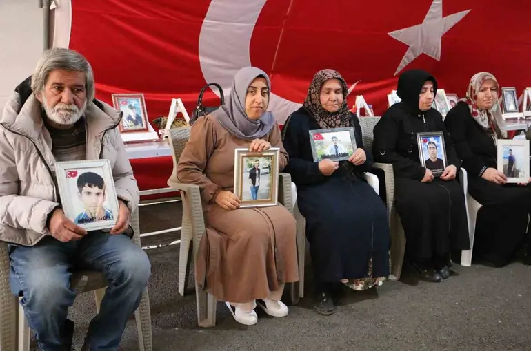 Diyarbakır annelerinden CHP’ye çağrı
