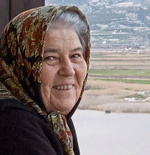 Domates yüklü tır ile otomobil çarpıştı: 1 ölü, 2 yaralı

