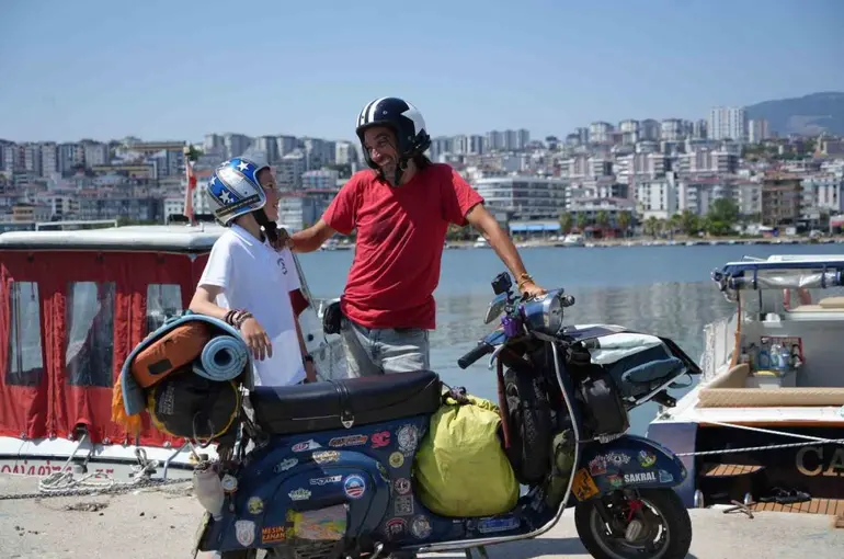 Dünyayı gezen İtalyan baba-oğul Samsun’da sıcak ilgiyle karşılandı: "Hiç unutmayacağız"
