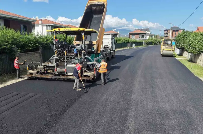 Düzce’de hafta sonu asfalt mesaisi

